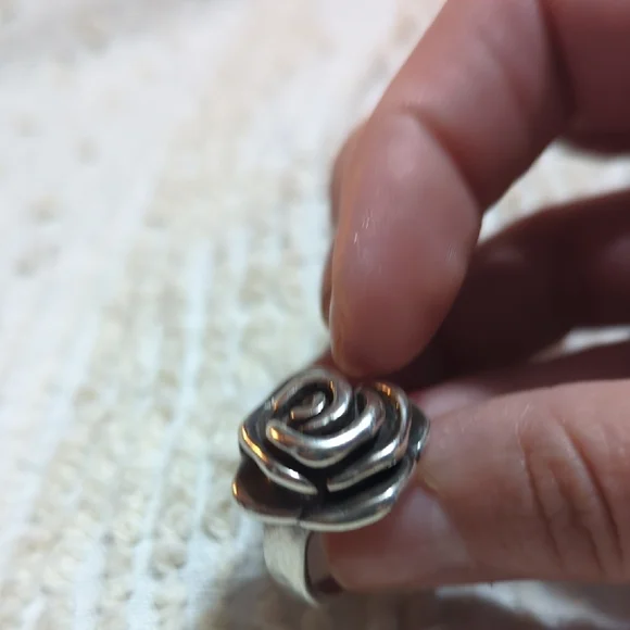 Elegant Silver Rose Ring Sterling Silver Size 6 - Picture 6 of 7